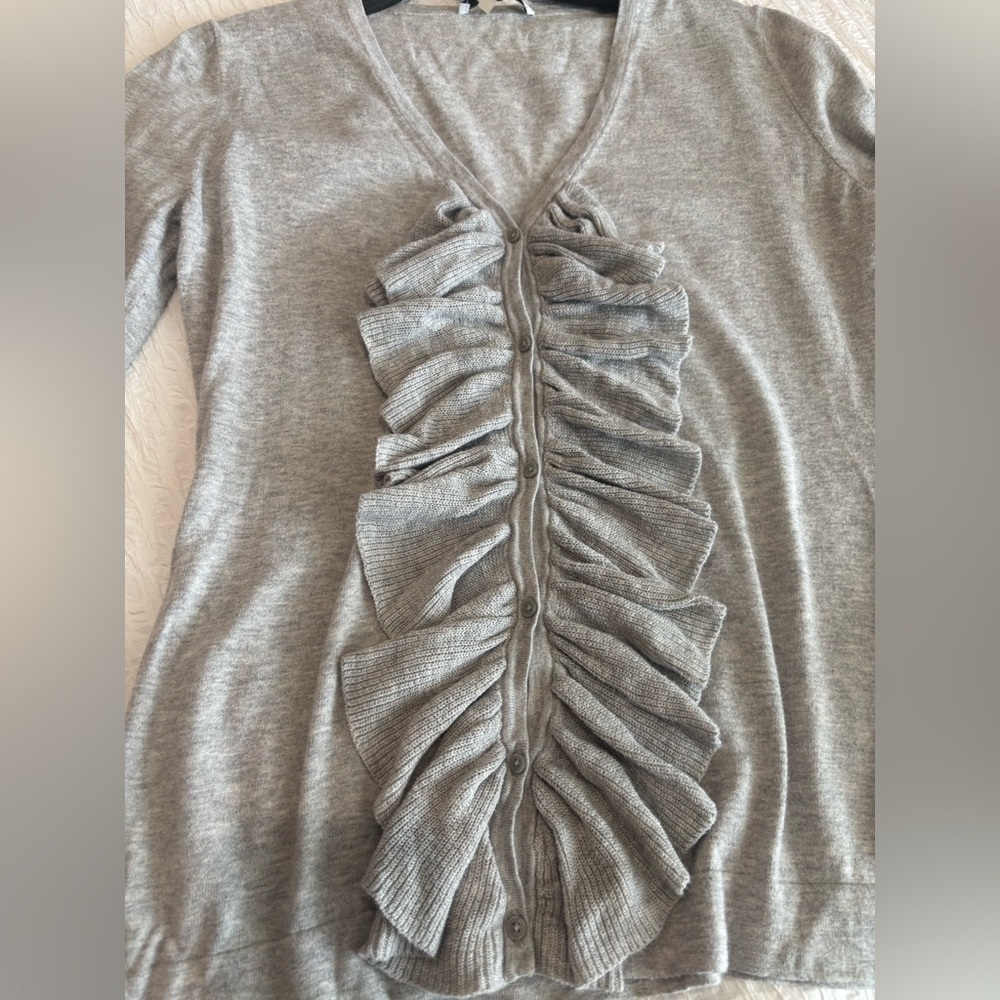 DKNYC Gray Ruffle Front Top - Picture 6 of 7